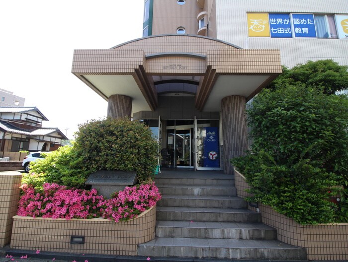 物件外観写真4　(エントランス部分)