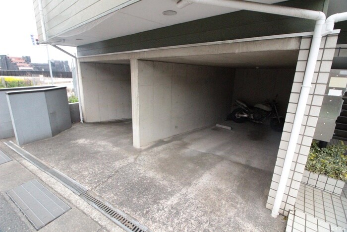 物件外観写真3　(駐車場)