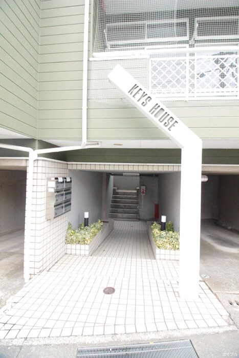 物件外観写真4　(エントランス部分)