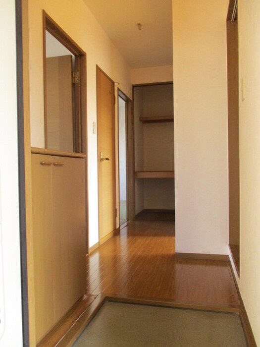 物件内観写真6　(玄関)