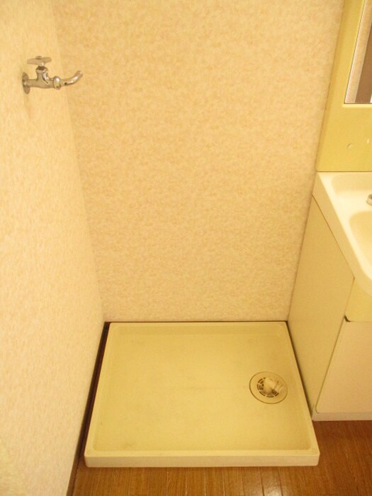 物件内観写真8　(洗濯機置場)