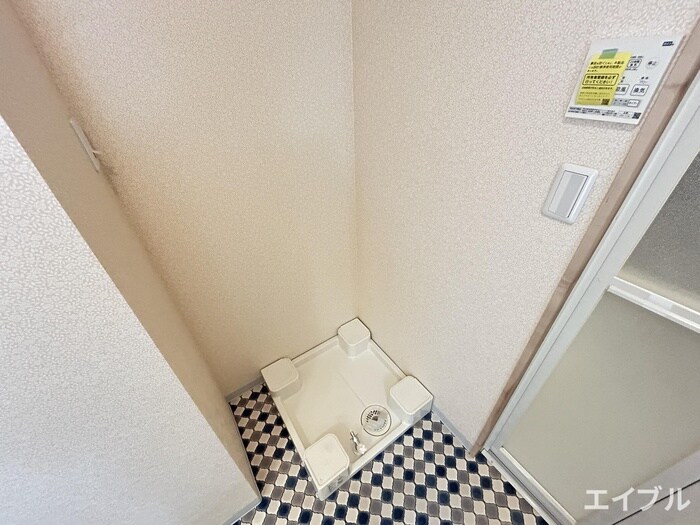 物件内観写真15　(洗濯機置場)