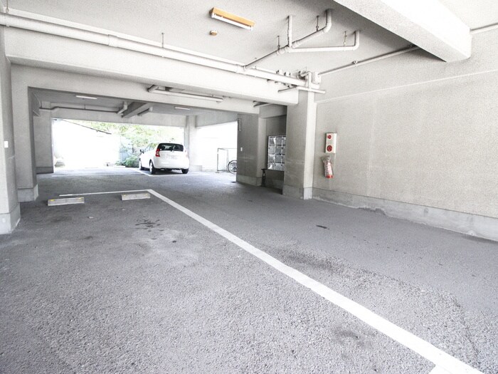 物件外観写真2　(駐車場)