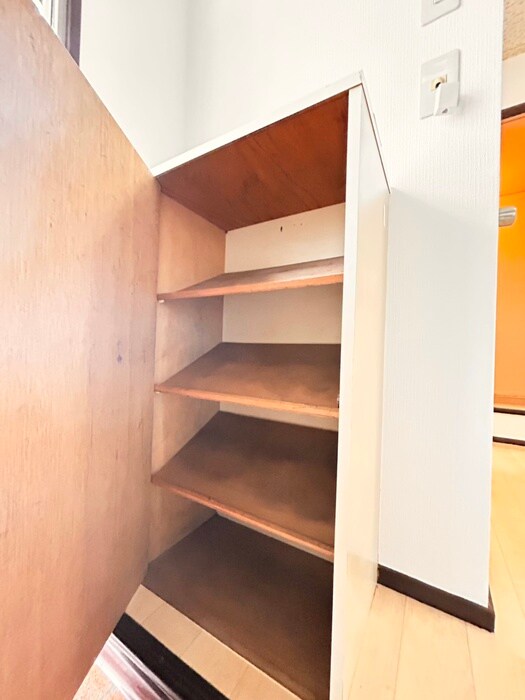 物件内観写真4　(靴箱)