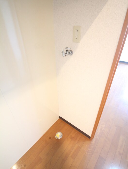 物件内観写真13　(洗濯機置場)