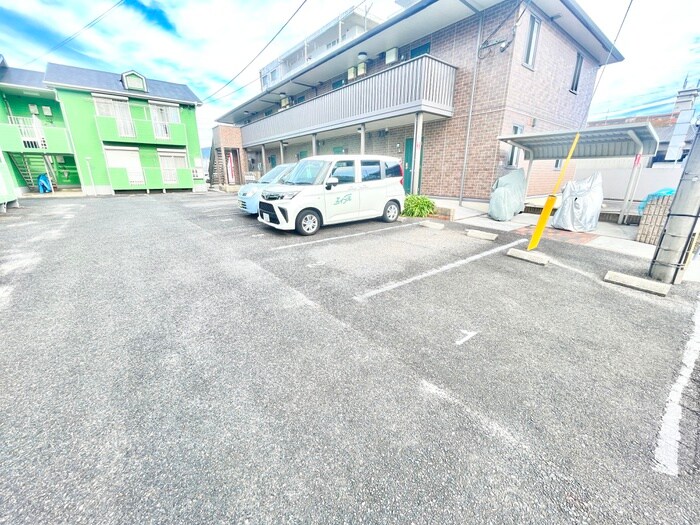 物件外観写真2　(駐車場)