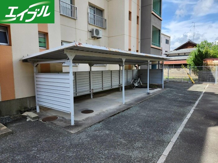 物件外観写真3　(駐輪場)