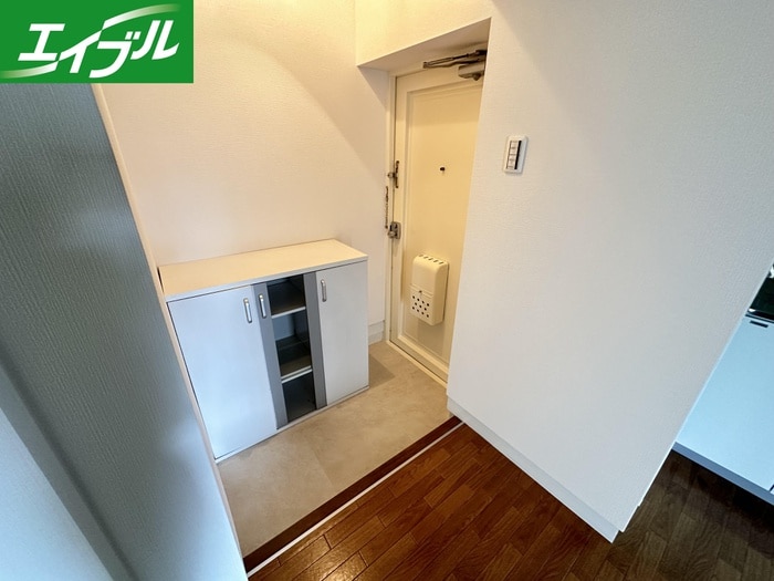 物件内観写真13　(玄関)