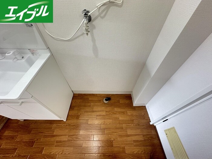 物件内観写真18　(洗濯機置場)