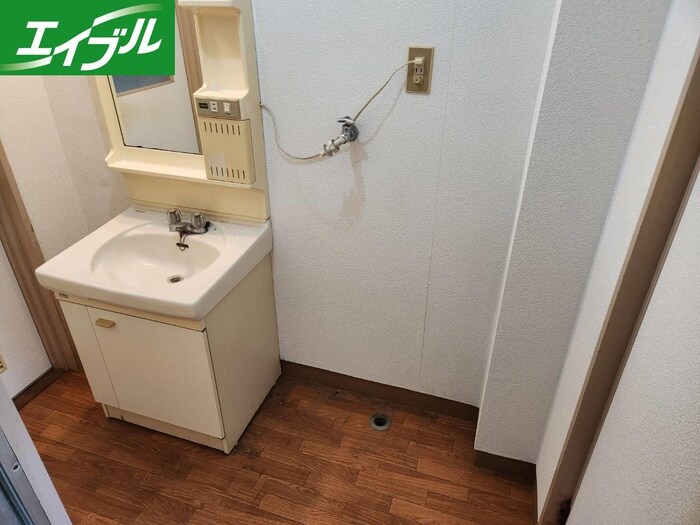 物件内観写真18　(洗濯機置場)