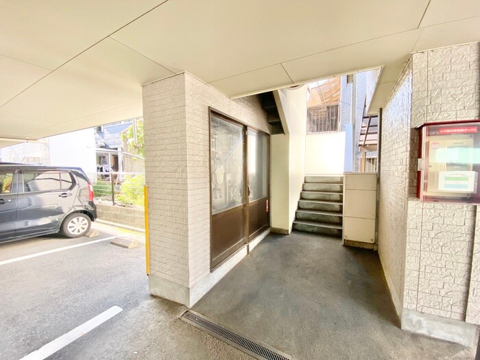 物件外観写真5　(エントランス部分)