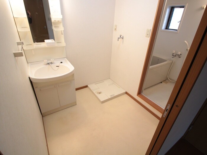 物件内観写真17　(洗濯機置場)