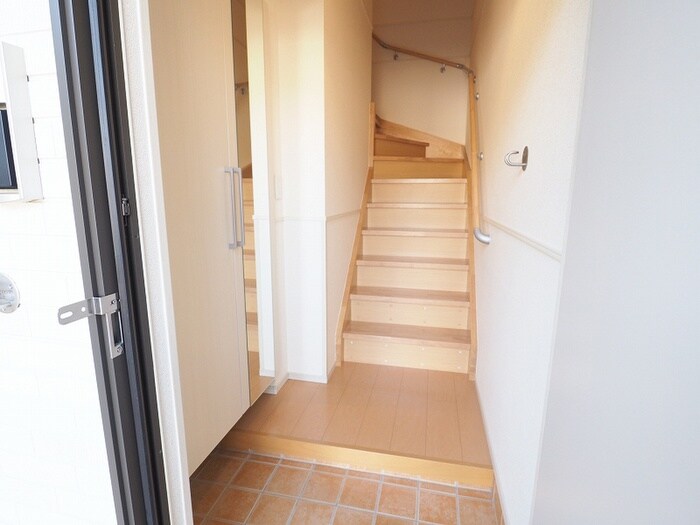 物件内観写真9　(玄関)