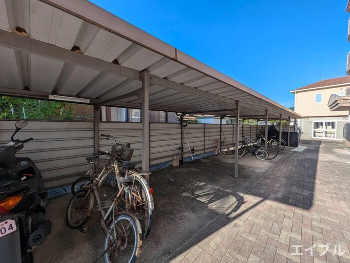 物件外観写真5　(駐輪場)
