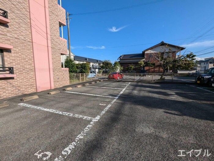 物件外観写真6　(駐車場)