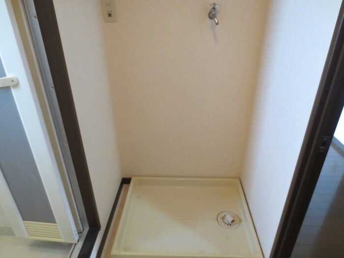 物件内観写真15　(洗濯機置場)