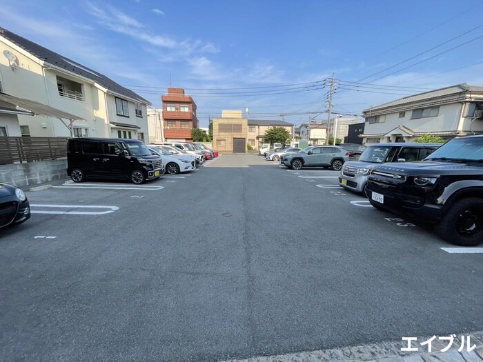 物件外観写真2　(駐車場)