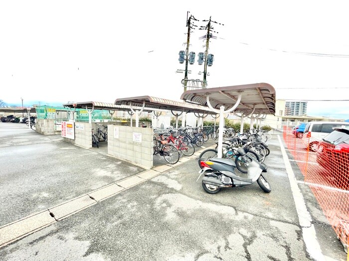物件外観写真2　(駐輪場)