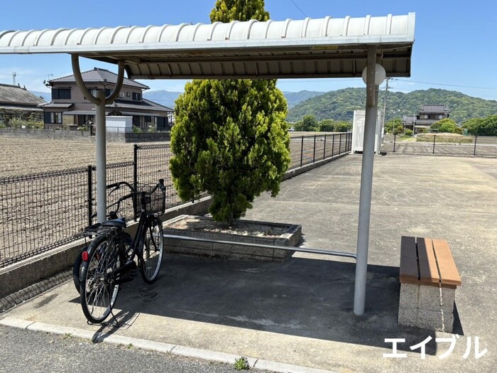 物件外観写真3　(駐輪場)