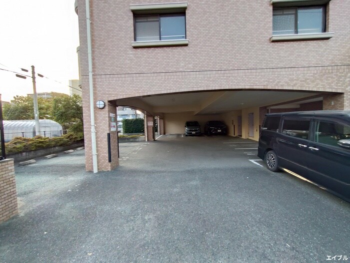 物件外観写真4　(駐車場)