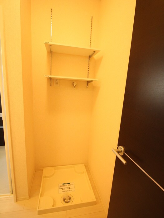 物件内観写真13　(洗濯機置場)