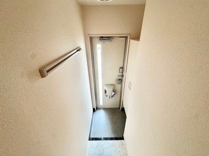 物件内観写真14　(玄関)