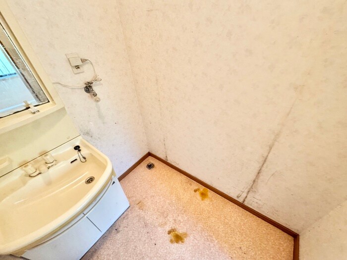 物件内観写真9　(洗濯機置場)