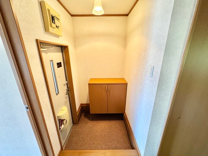 物件内観写真11　(玄関)