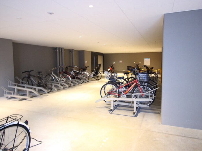 物件外観写真5　(駐輪場)