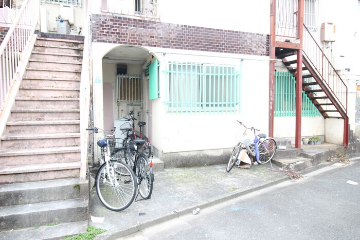 物件外観写真6　(駐輪場)