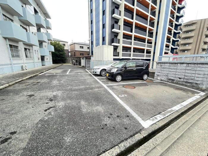 物件外観写真4　(駐車場)