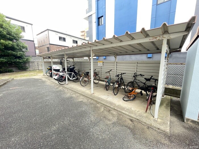 物件外観写真5　(駐輪場)
