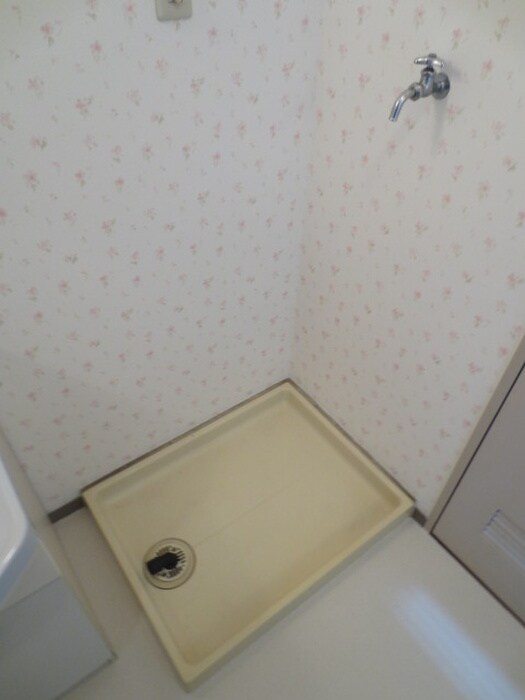 物件内観写真13　(洗濯機置場)