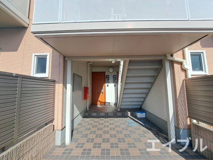 物件外観写真5　(エントランス部分)
