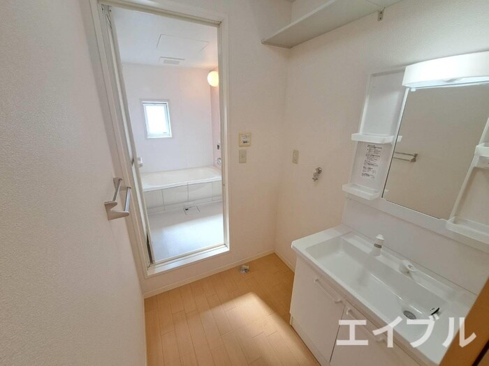 物件内観写真21　(洗濯機置場)