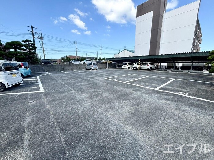 物件外観写真2　(駐車場)