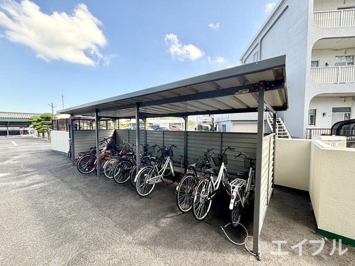 物件外観写真3　(駐輪場)