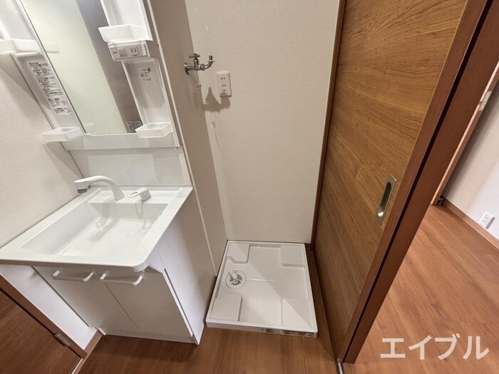 物件内観写真16　(洗濯機置場)