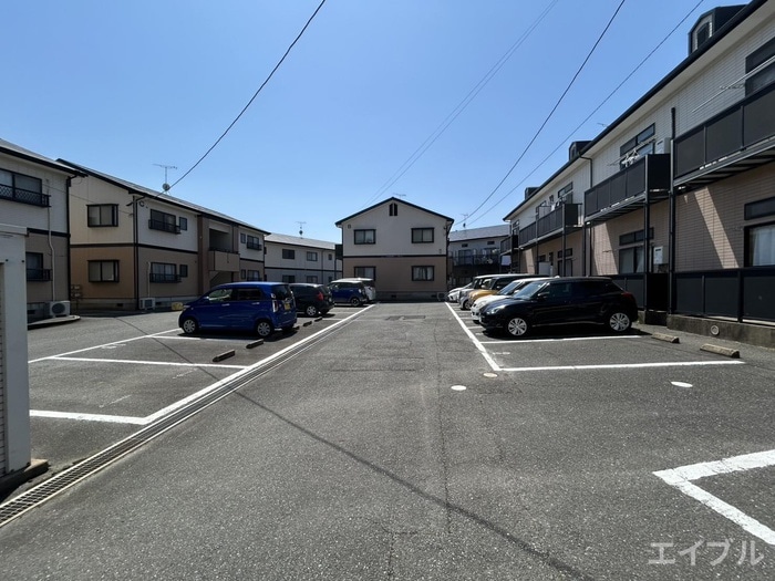 物件外観写真2　(駐車場)