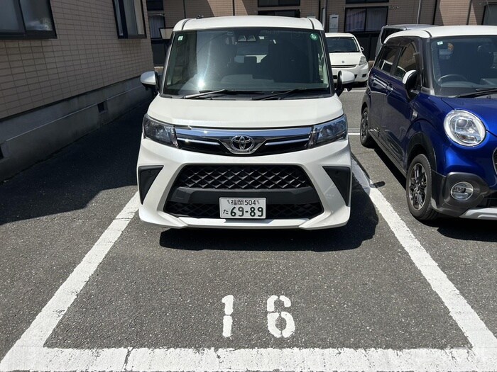 物件外観写真3　(駐車場)