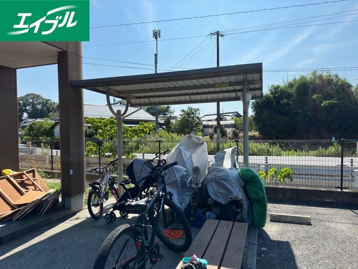 物件外観写真3　(駐輪場)