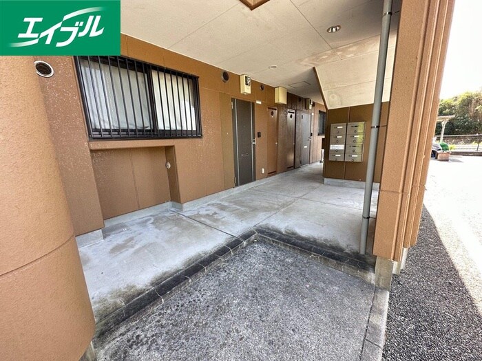 物件外観写真4　(エントランス部分)