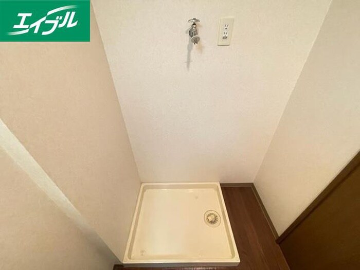 物件内観写真16　(洗濯機置場)