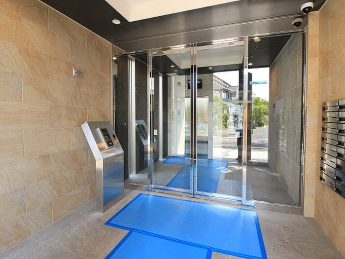 物件外観写真3　(エントランス部分)