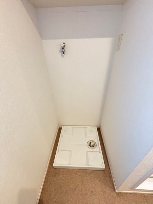 物件内観写真16　(洗濯機置場)