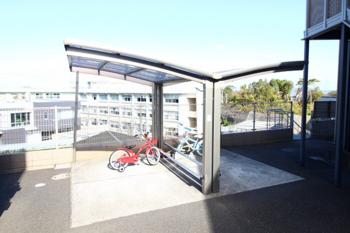 物件外観写真4　(駐輪場)