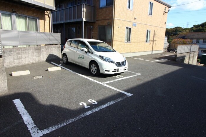 物件外観写真5　(駐車場)