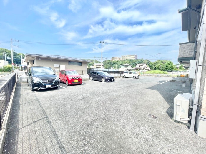 物件外観写真2　(駐車場)