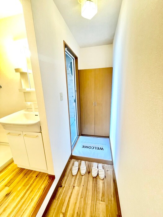 物件内観写真11　(玄関)