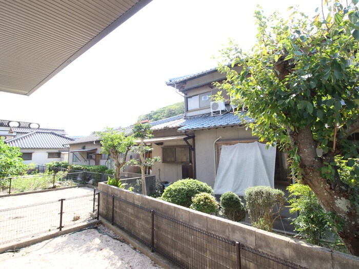 物件内観写真12　(室内からの展望)